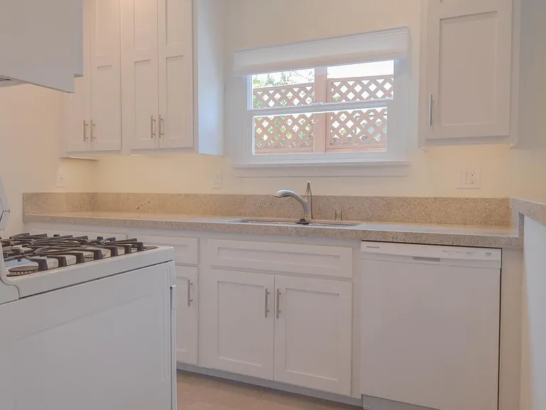 1848 S Redondo Blvd #1848 — Photo 11