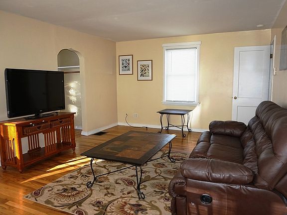 2nd image of 1802 10th Street E