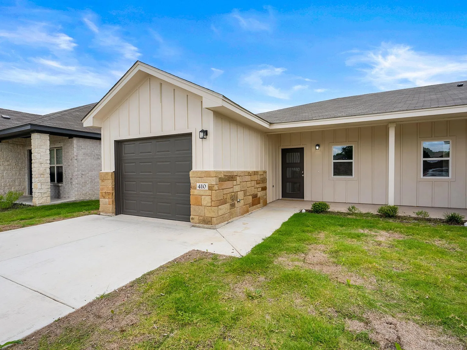 3 bed, 2.0 bath, 1391 sqft, $1,900 — Photo 3