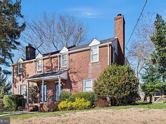 2nd image of 503 N Dupont Rd