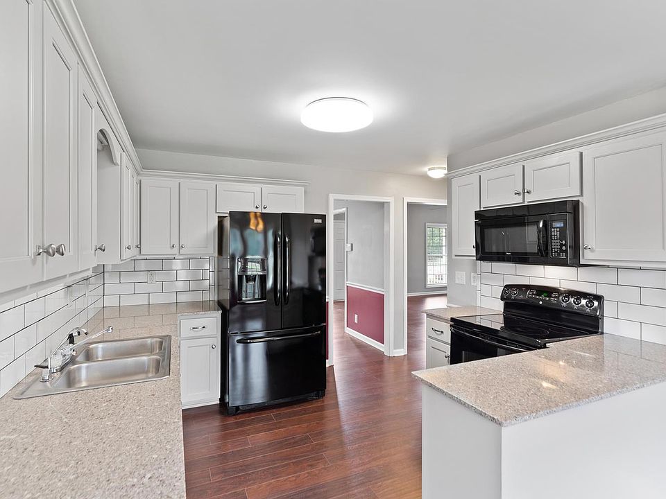 1st image of 2642 Green Briar Dr