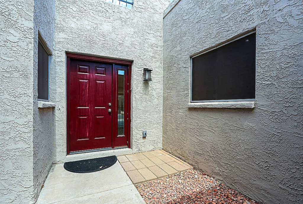 Building Photo - 1106 E Cochise Dr