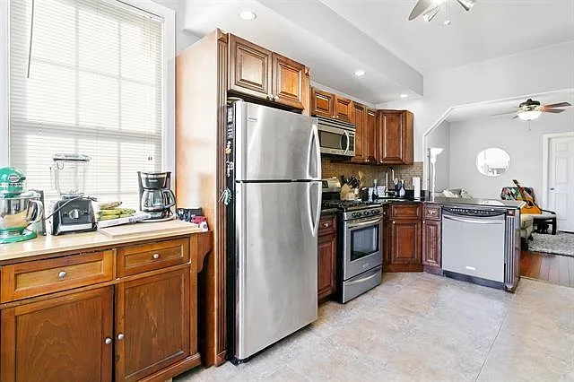 1 bed, 1.0 bath, $2,100 — Photo 2