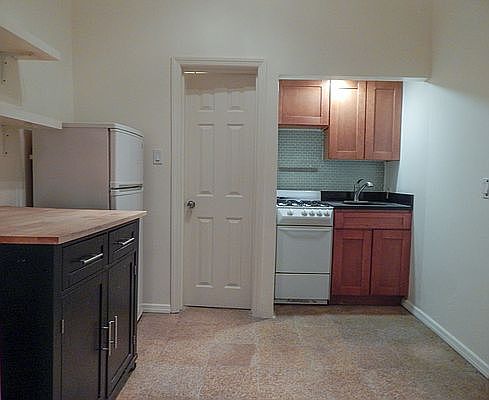2nd image of 40 W 95th St #D