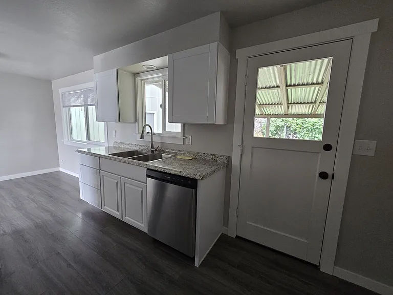 2585 W Bradford Ct — Photo 8