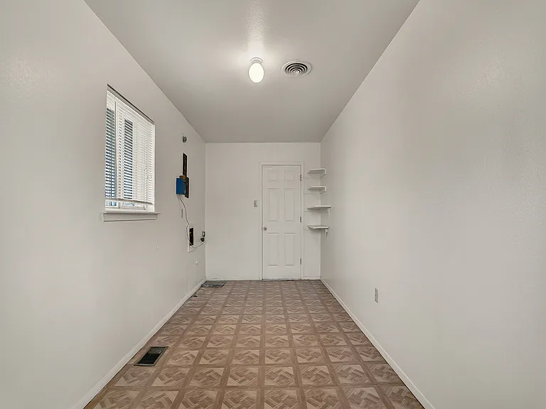 213 Clairemont Dr — Photo 5