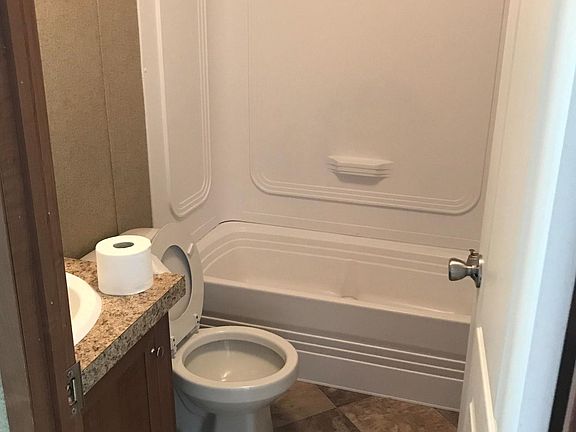 5th image of 910 Turney Ln