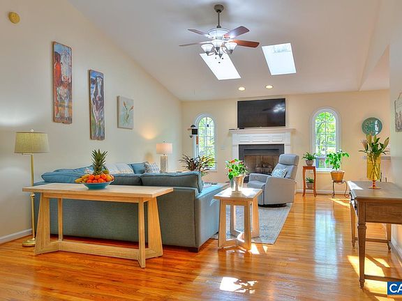 4th image of 13 Rockwood Ln
