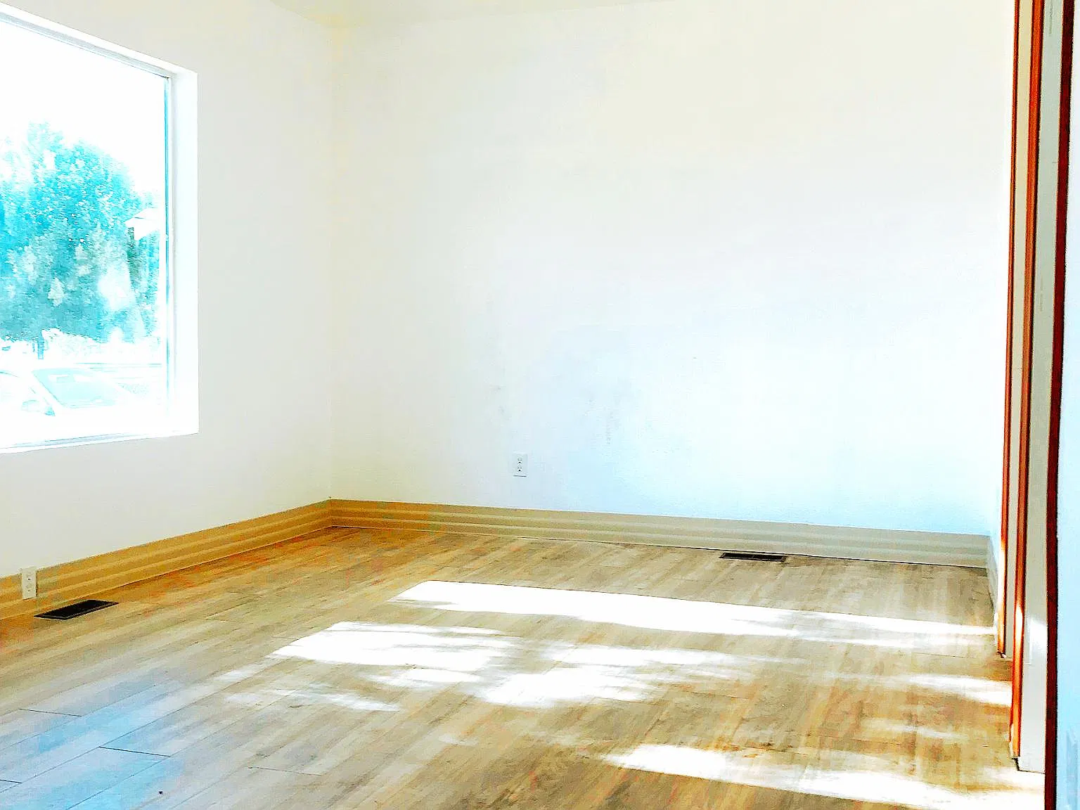 2 bed, 1.5 bath, 912 sqft, $1,400 — Photo 2