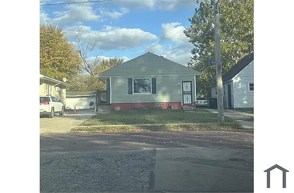 4457 E 154th St photo 1