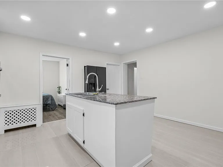 726 Seneca St #1 — Photo 26