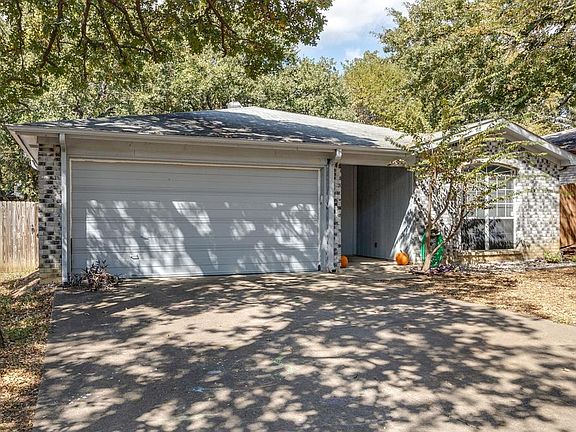 4th image of 1112 Hidden Creek Dr