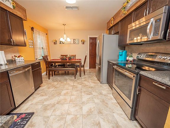 5th image of 606 Fox Lake Dr