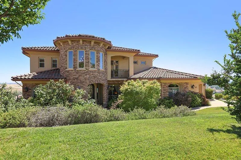 385 Tobrurry Way photo 1