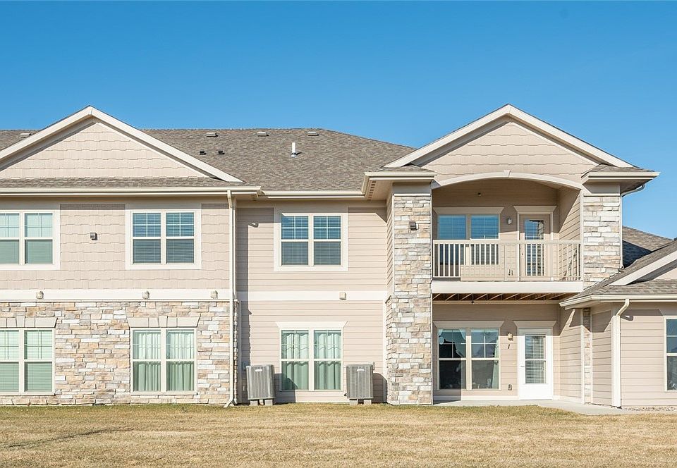 1st image of 2503 NE Oak Dr Unit 2