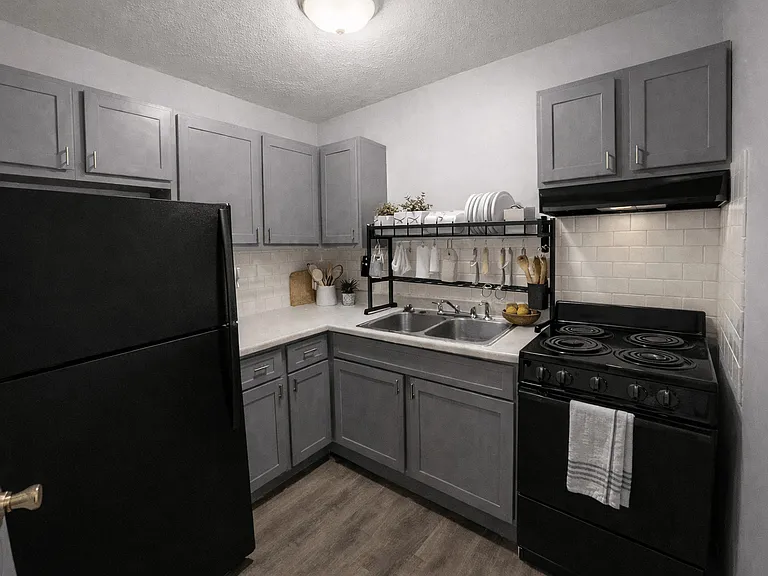 1340 Hillcrest Dr — Photo 5