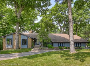 4554 Tanbark St, Bloomfield Hills, MI