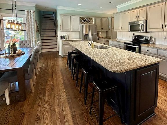 4th image of 604 Fairway Lakes Rd