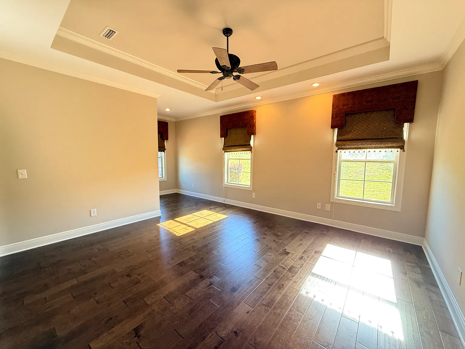 4 bed, 2215 sqft, $2,200 — Photo 4