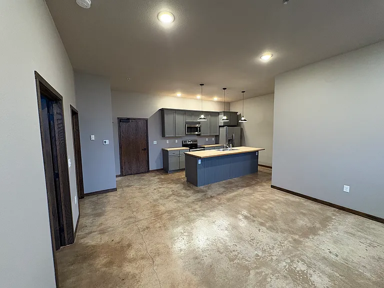 710 11th St E #7 — Photo 7