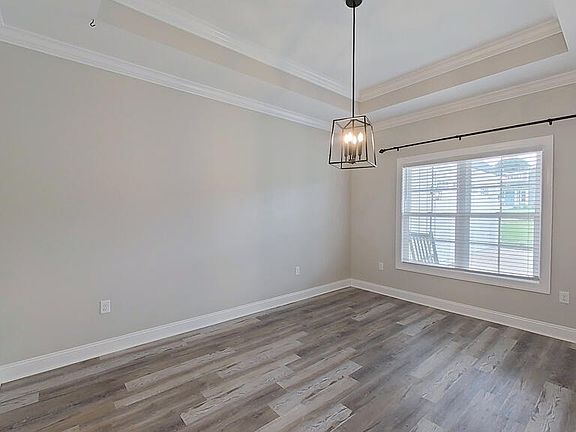 4th image of 370 Madison Grv