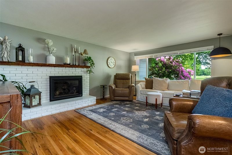 4th image of 1935 Hilbrooke Drive