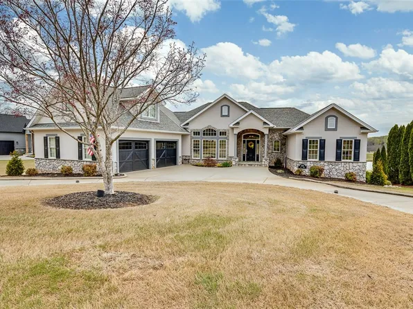 512 Dye Dr, Seneca, SC 29678