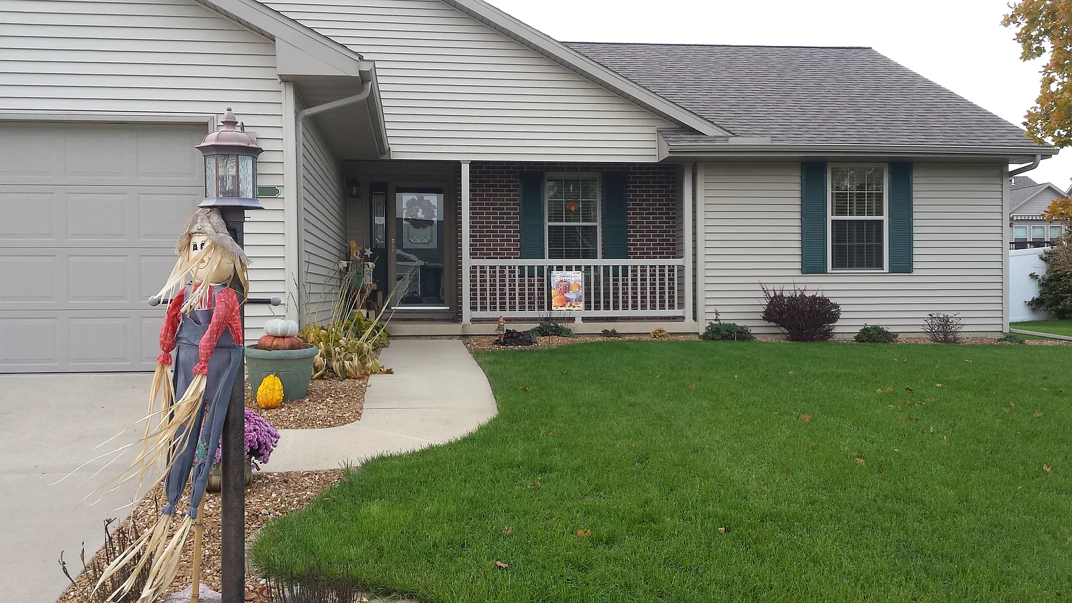 708 Simon St photo 1