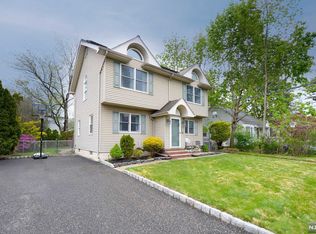 31-19 Nicholson Dr, Fair Lawn, NJ 07410