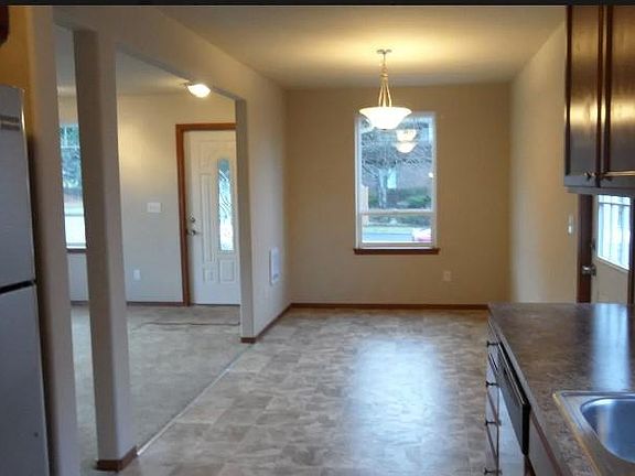 3rd image of 2131 Hoyt Ave #A