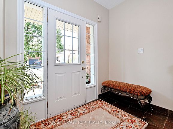 3rd image of 81 Woodbury Cres
