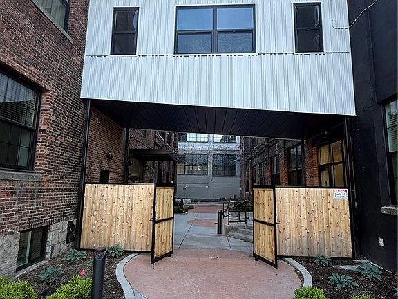 4th image of 1117 W Fayette St #101