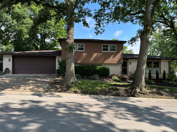 9358 S 82nd Ct, Hickory Hills, IL 60457