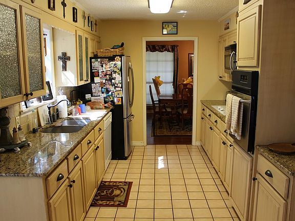 4th image of 191 Kayla Dr