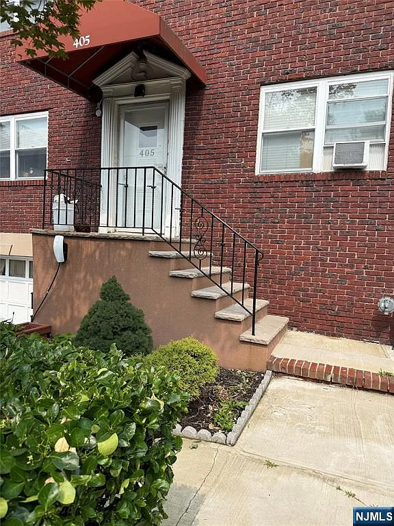 2 bed, 1.0 bath, $2,459 — Photo 2