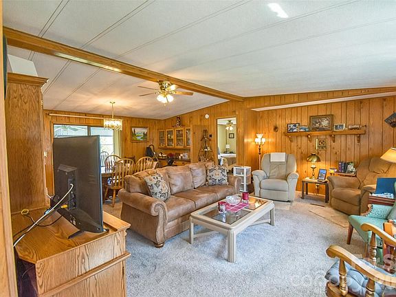 5th image of 222 Cranbrook Cir