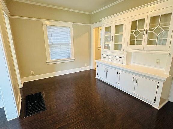 3rd image of 32 Orange Ave