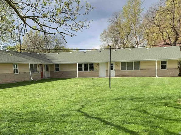 351 E Spruce St, Chatham, IL 62629