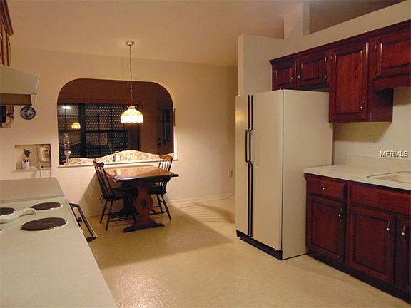 3rd image of 28 Palm Dr