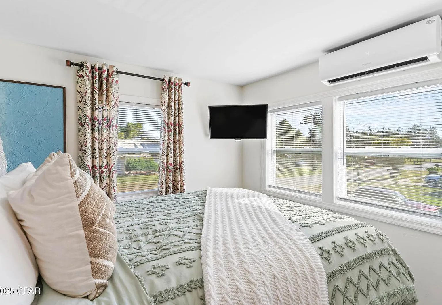 Fully Furnished Studio - All Utilities Included! — Photo 2