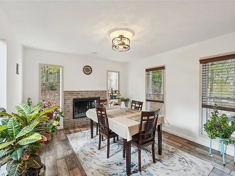 1015 Terramont Dr — Photo 11