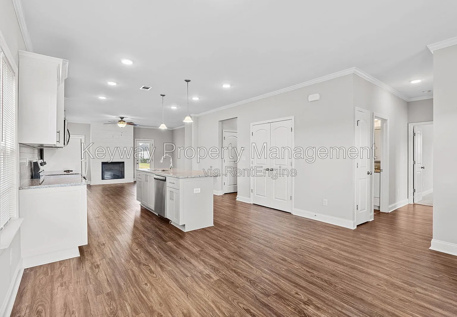 3 bed, 2.0 bath, 1489 sqft, $1,885 — Photo 4