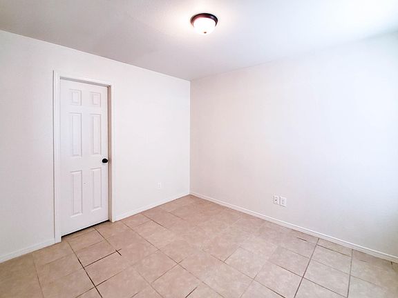 4th image of 3817 Moonlight Ave