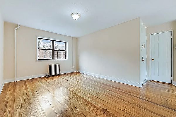 1st image of 20-15 Crescent St #4B