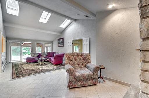 4th image of 14 Willis Ln
