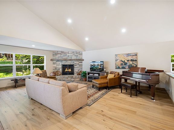 4th image of 850 Lake Country Dr