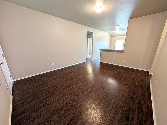 2nd image of 252 NE 20th Pl