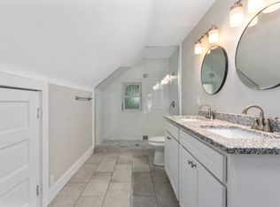 915 E 29th St, Kansas City, MO 64109