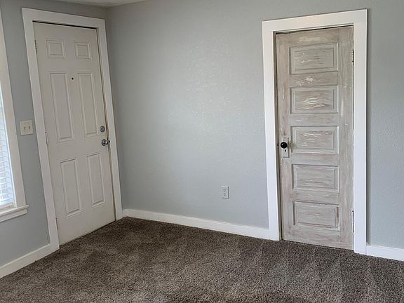 4th image of 251 Riverbend St