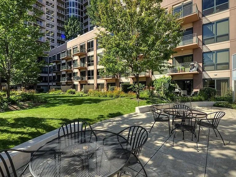 807 Davis St #903 — Photo 16